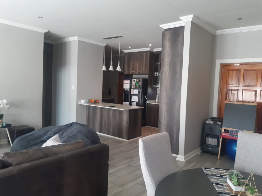 To Let 3 Bedroom Property for Rent in Hillside Free State